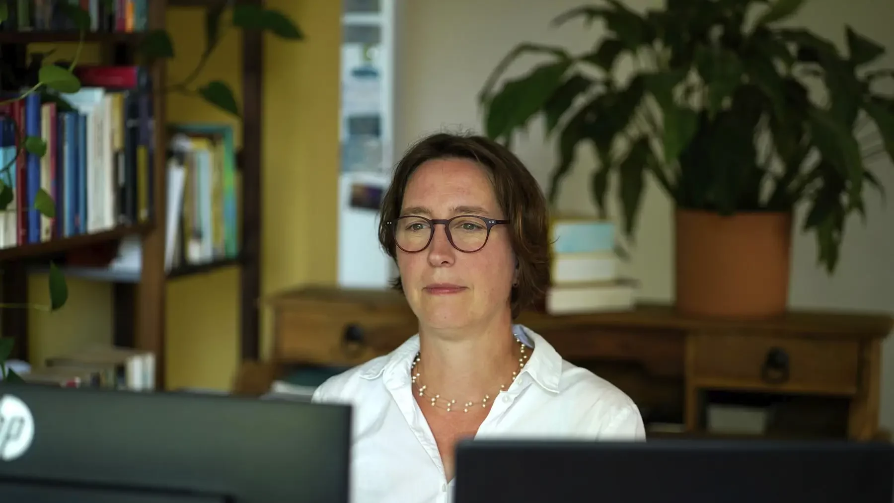 Stefanie Flunkert at her office desk in front of the screens