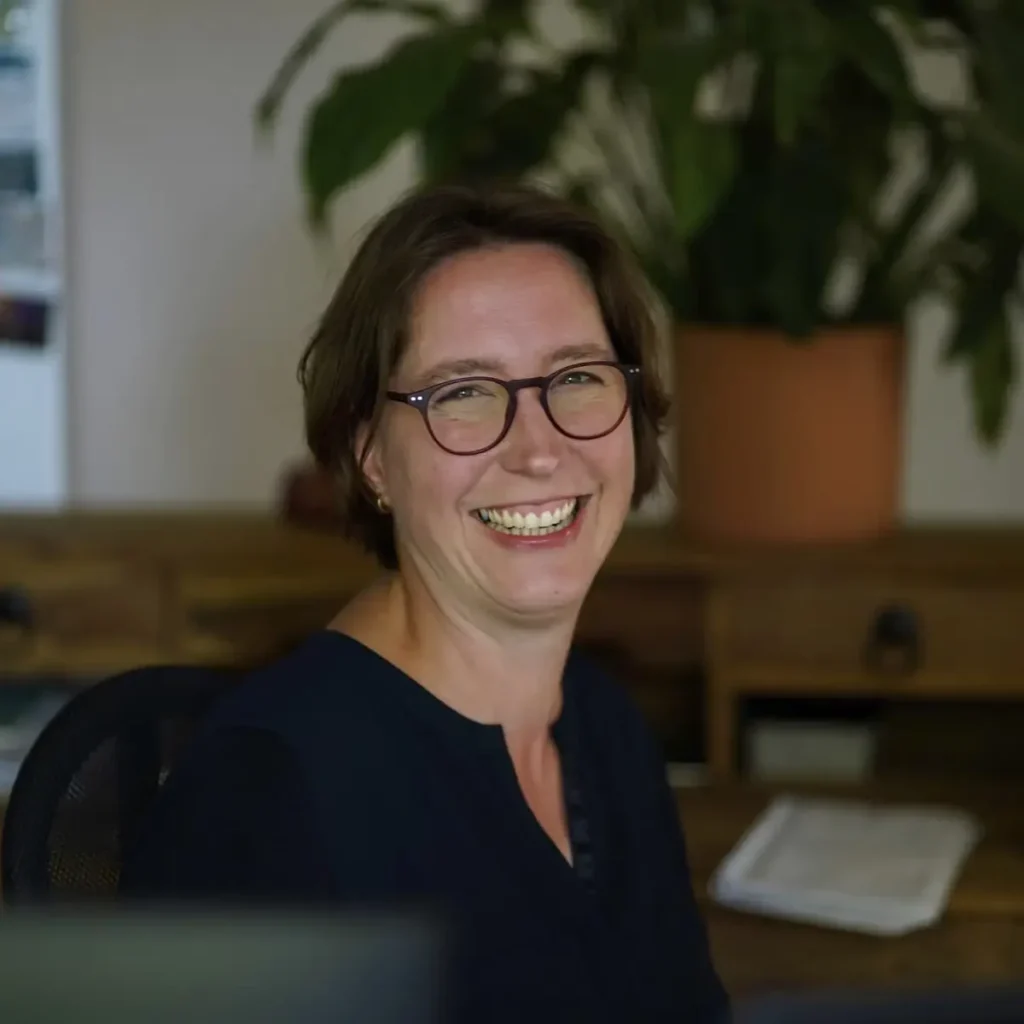 Stefanie Flunkert smiling in her office