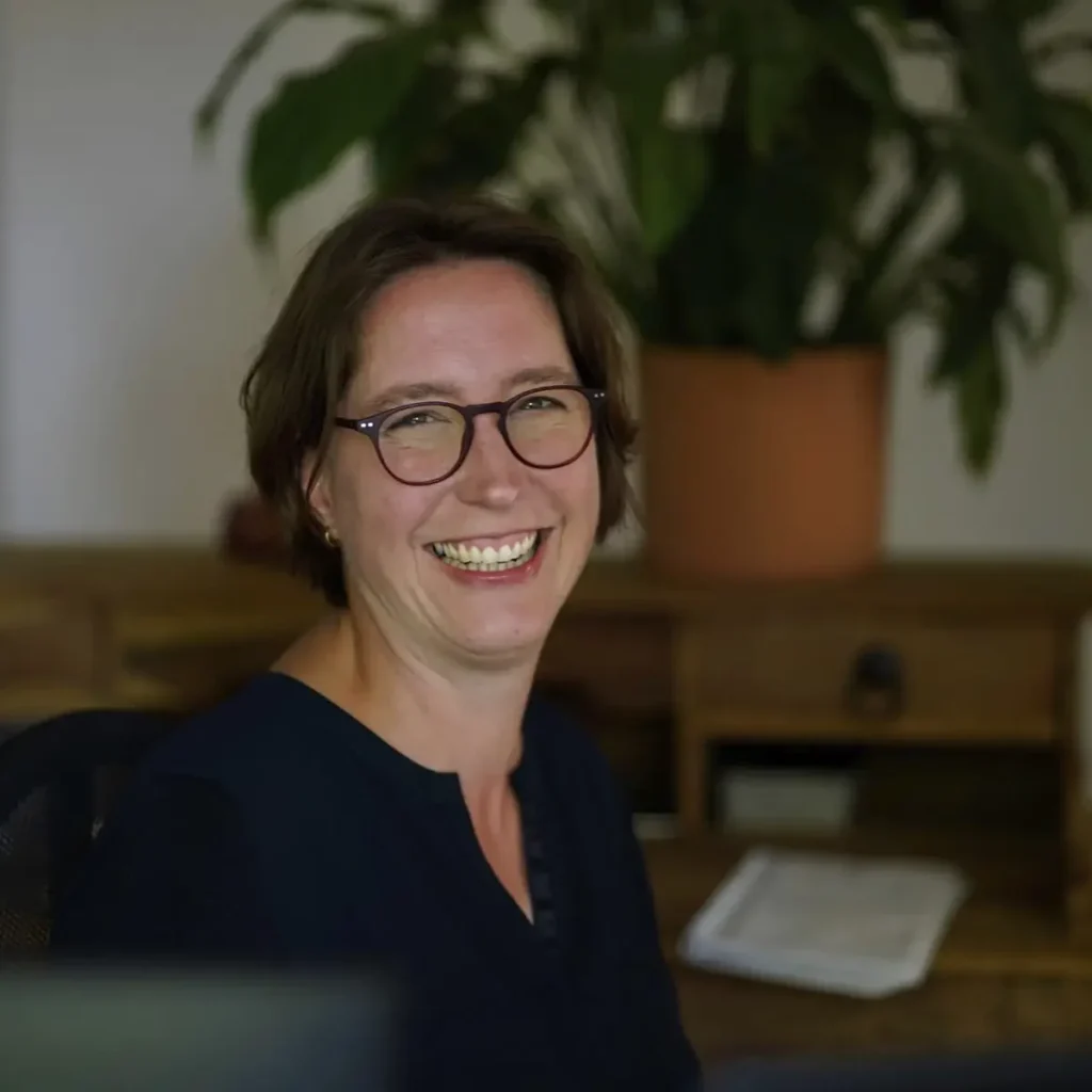 Stefanie Flunkert smiling in her office